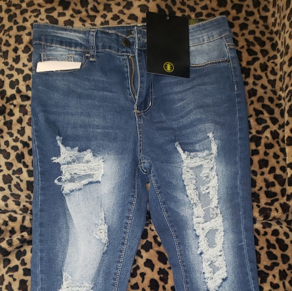 NWT savage crop Jean's - Picture 1 of 4